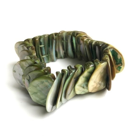 Jewelry Bracelet Natural Shell on Elastic - Picture 1 of 8
